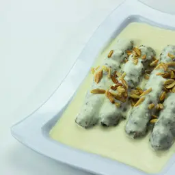 Kebab with Yogurt and Nuts